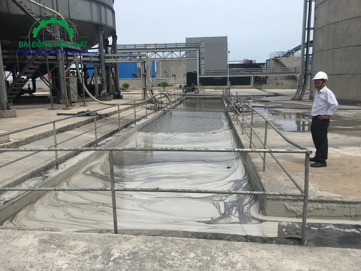 Bể bùn cần được xử lý của các nhà máy xử lý nước thải