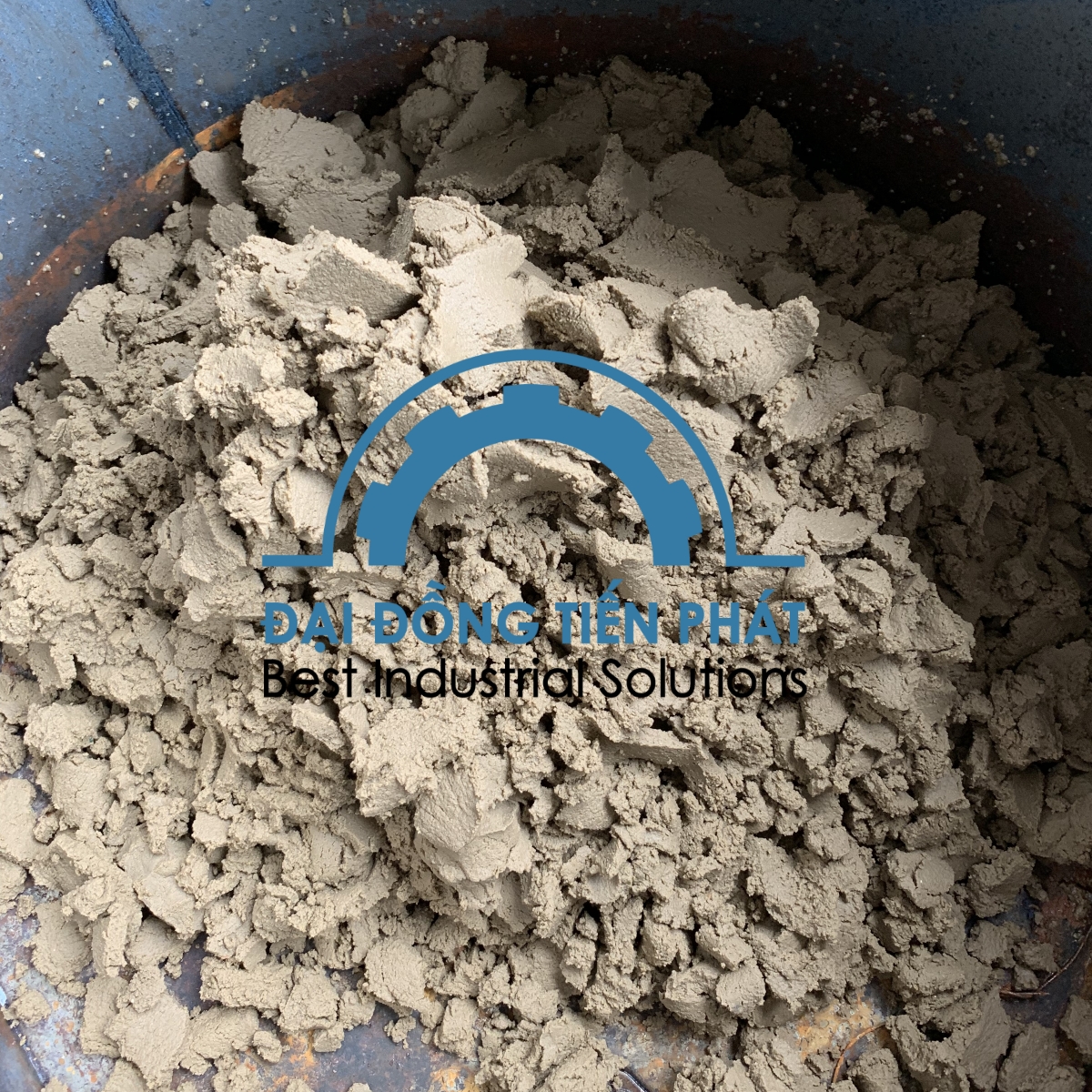 Bùn máy ép bùn trục vít có độ ẩm từ 60-80%